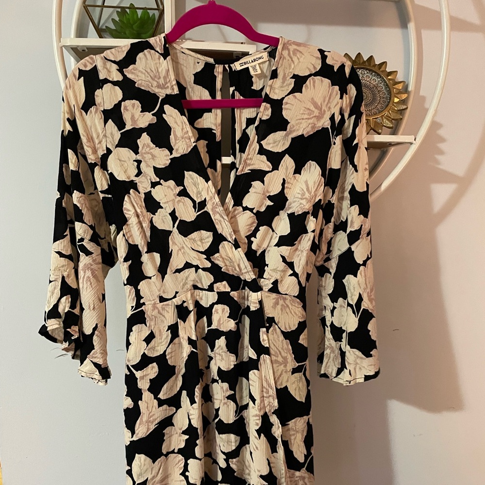 Billabong Women's Medium M Mini Long Sleeve V Neck Floral Dress